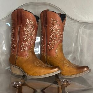 NWOT Cowgirl Boots